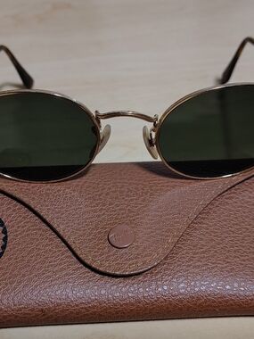 Ray-Ban Men’s Gold Frame Sunglasses with Green Lenses